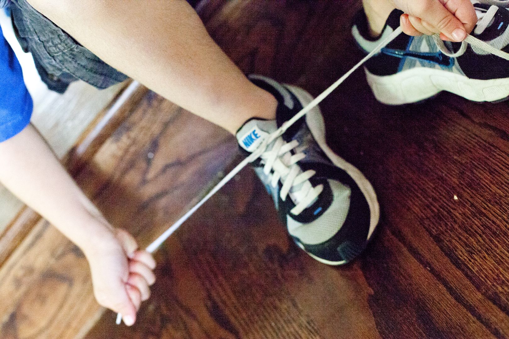 Family time: Teaching my 5 year old son how to tie his shoes