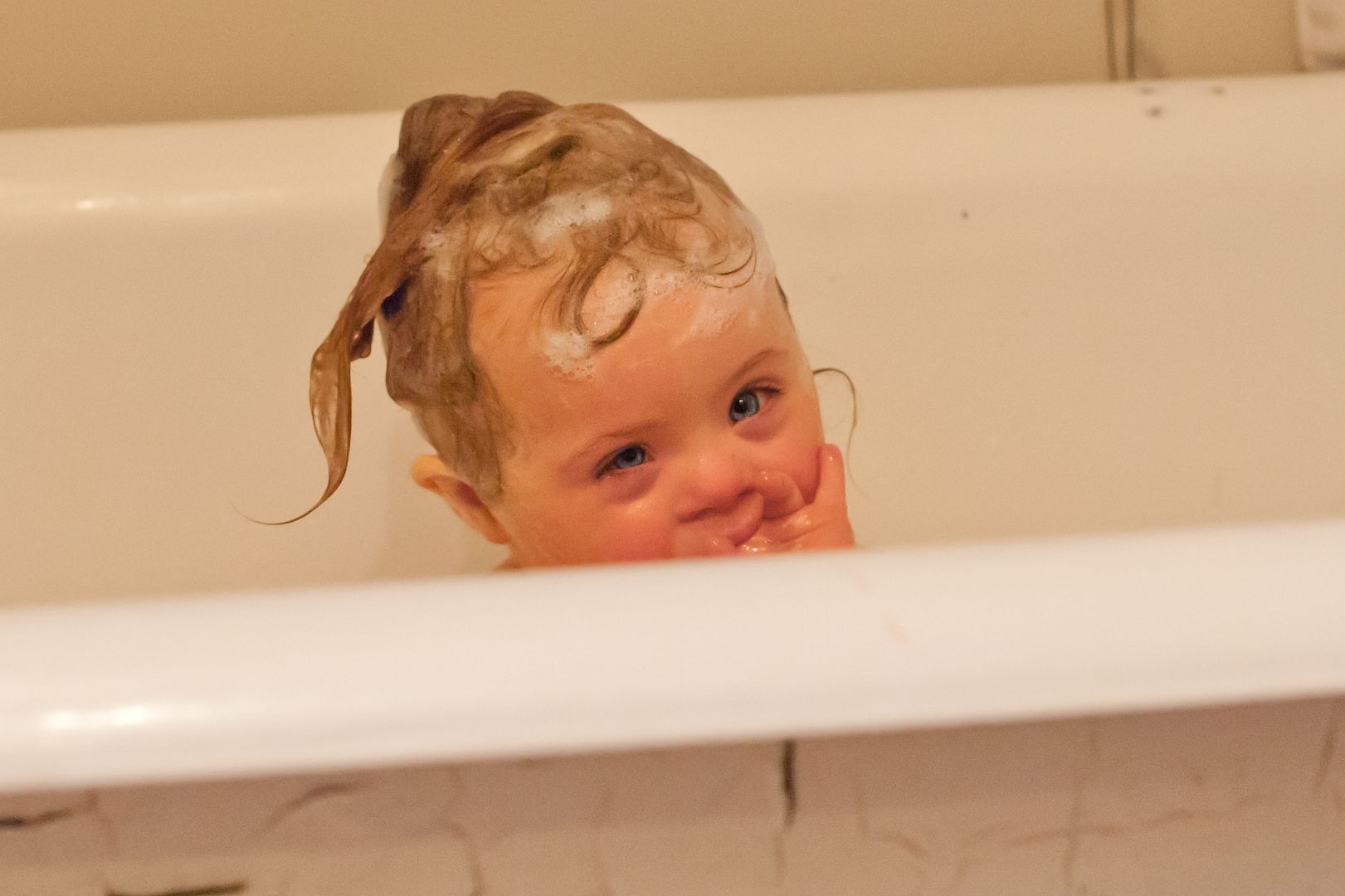 Family time: Give my 2 year old daughter a bath