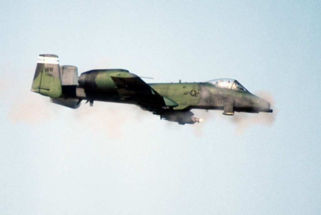 A-10A_81st_TFW_firing_cannon_1987.jpg