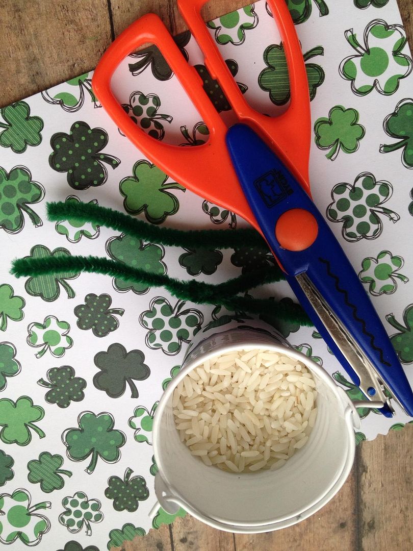 Thrifty St. Patrick's Day Decor: Cute Clover Centerpiece Thrifty St. Patrick's Day Decor: Cute Clover Centerpiece
