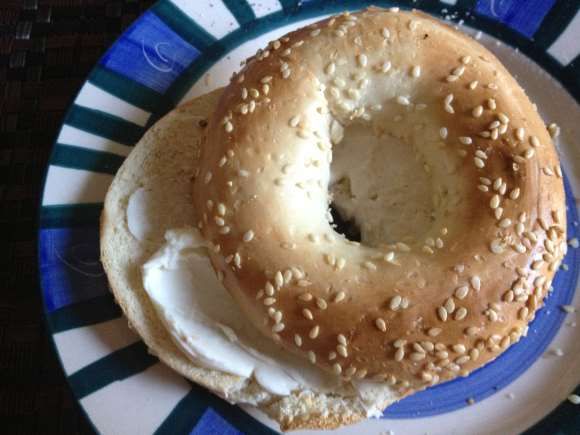 Easy Healthy Recipes: Bagel with Cream Cheese Easy Healthy Recipes: Bagel with Cream Cheese