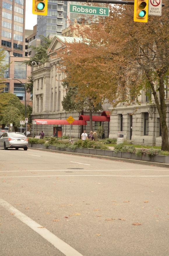 Robson Street: Vancouver Family Vacation Robson Street: Vancouver Family Vacation