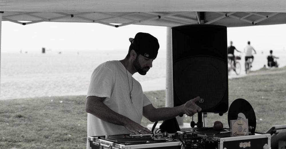 IMAGE: http://i1109.photobucket.com/albums/h433/shutter_dreams/1Div/MKO_2411_zps1ebfc52e.jpg