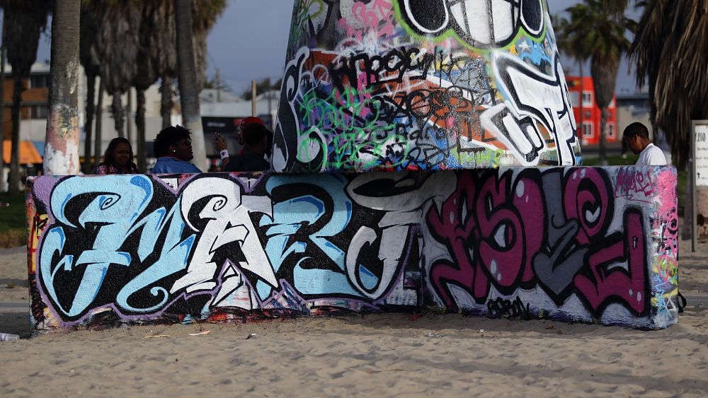 IMAGE: http://i1109.photobucket.com/albums/h433/shutter_dreams/1Div/MKO_2548_zpsd8a297aa.jpg