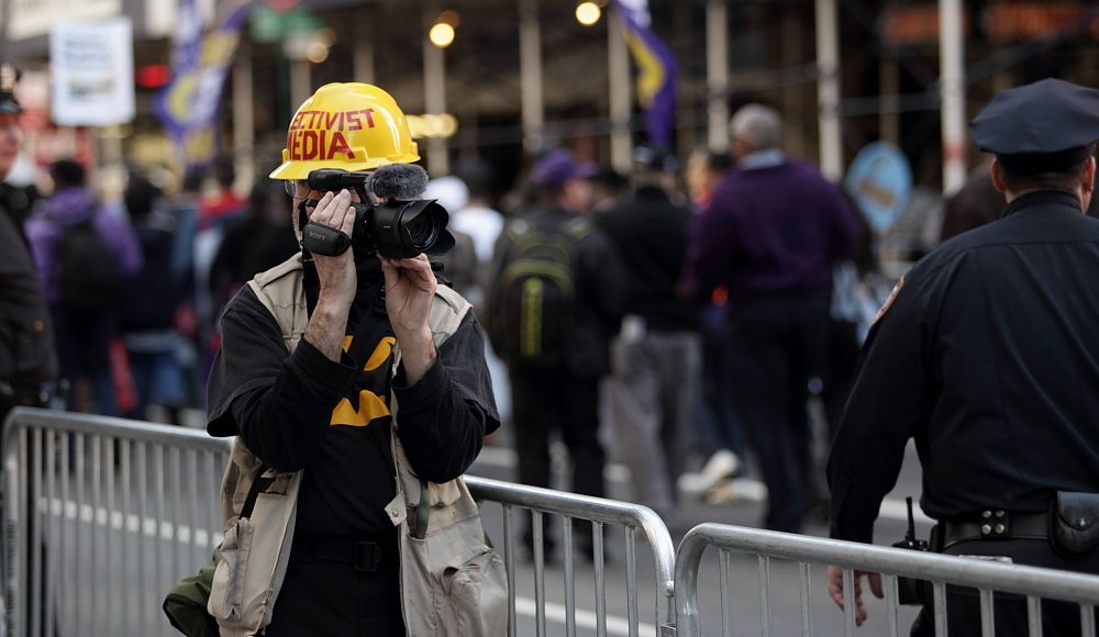 IMAGE: http://i1109.photobucket.com/albums/h433/shutter_dreams/1Div/MKO_9479_zps443b44f2.jpg