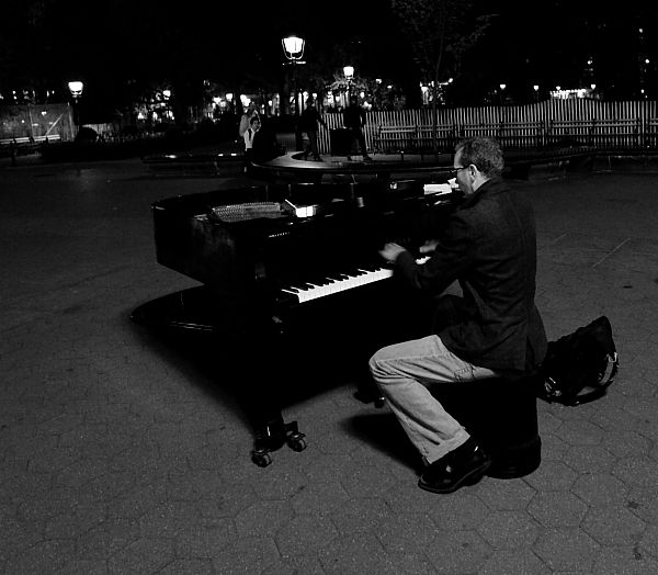 IMAGE: http://i1109.photobucket.com/albums/h433/shutter_dreams/mkii/IMG_27462.jpg