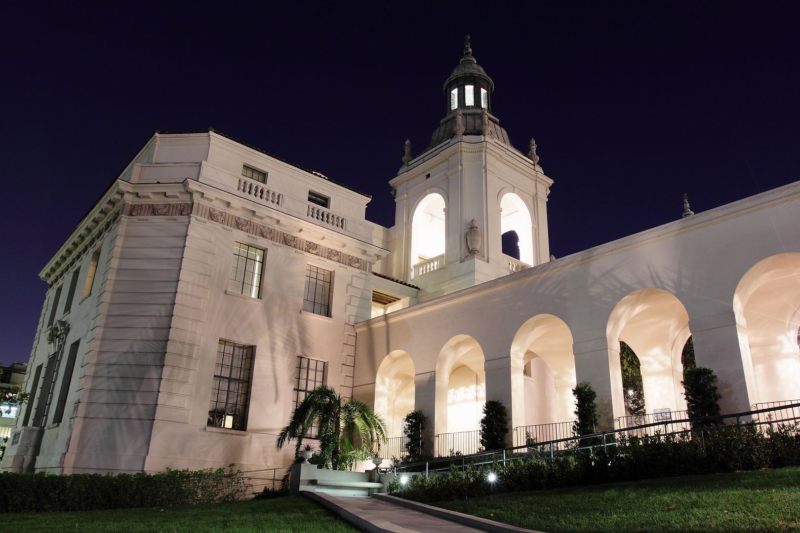 IMAGE: http://i1109.photobucket.com/albums/h433/shutter_dreams/museum/IMG_01762.jpg