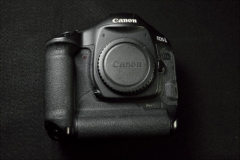 IMAGE: http://i1109.photobucket.com/albums/h433/shutter_dreams/x100s/DSCF5040_zpsc68f0964.jpg