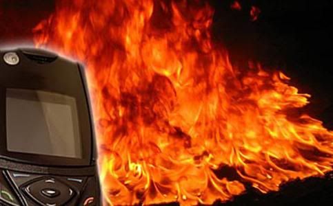 Vì sao không nên dùng ĐT khi đổ xăng