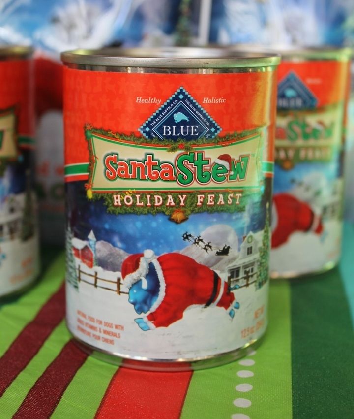 BLUE Santa Stew Holiday Feast is a delicious way to include your dogs in your holiday celebrations! Find it at your local PetSmart