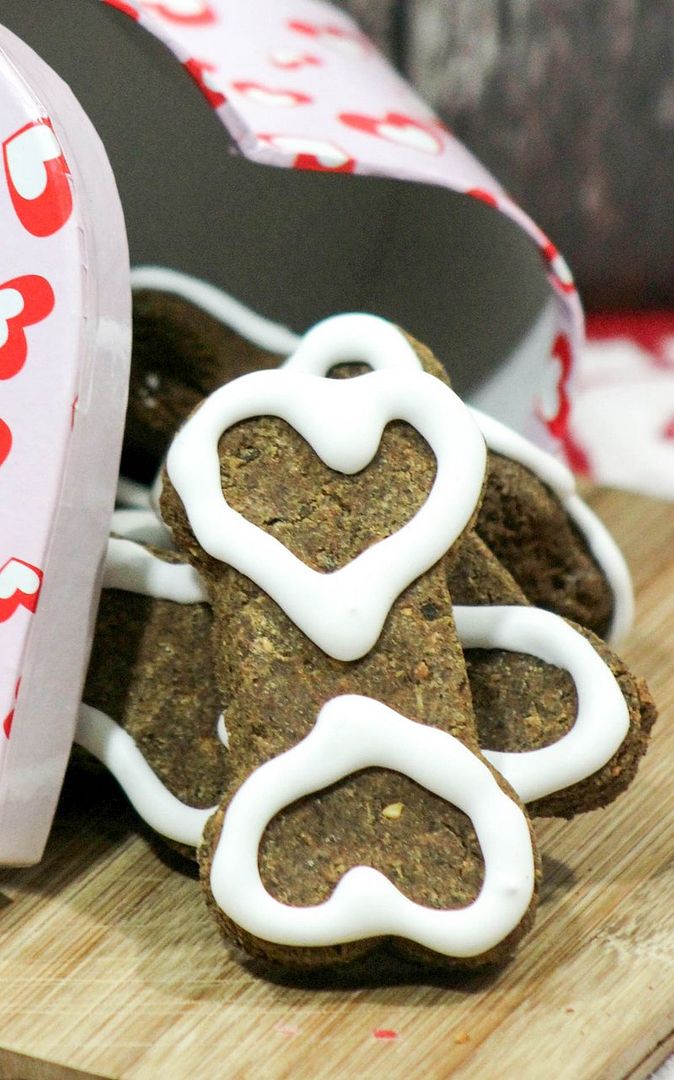 This Valentine's Day dog treat recipe is such a cute way to show Fido how much you love him on February 14th! It's easy to make! Check it out! 