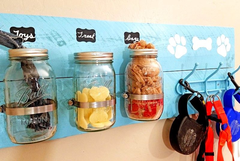 Keep all of your pup's essentials organized in style with this easy DIY mason jar dog treat organizer! Check out the video tutorial too!